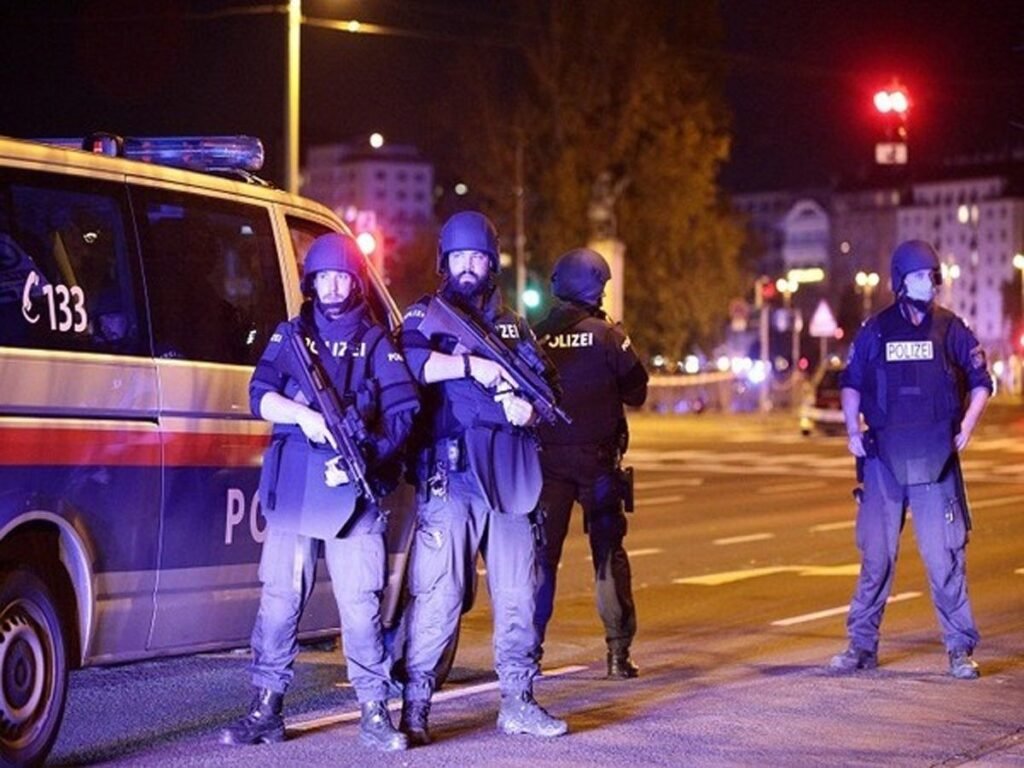 firing in Vienna, gunman on the run leaving 2 dead