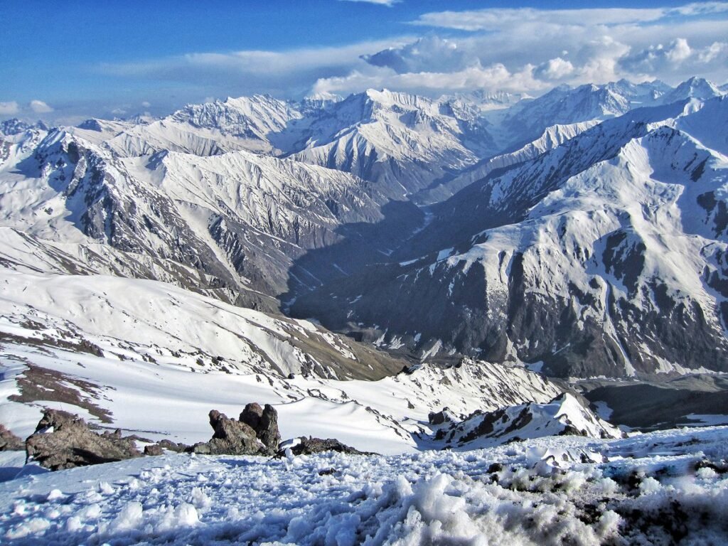 pakistani young boys clearing out snowbed in amazing way