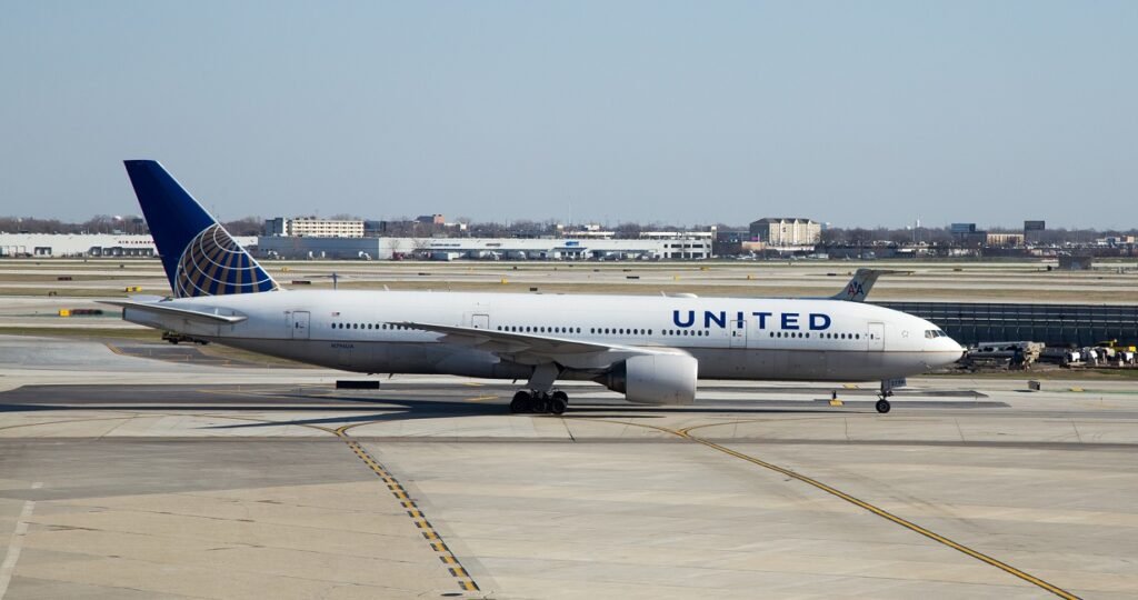 Boeing agrees with airlines to stop using 777s after United incident