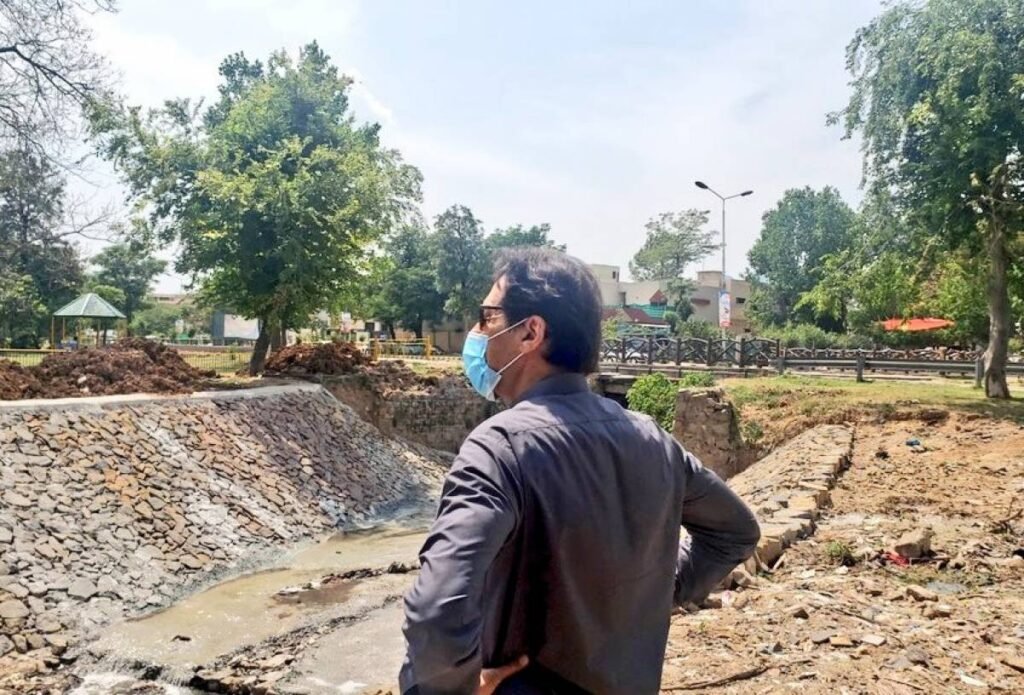 PM’s Ehsaan as he visits Ehsaas Prgm Beneficiaries: IK makes surprise visit to Isb ‘without protocol’