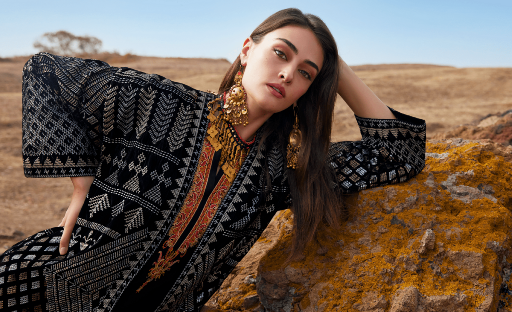 As pretty as picture: Esra Bilgic Aka Halime Sultan Drops Jaws In Recent Memorable Pics From Shooting