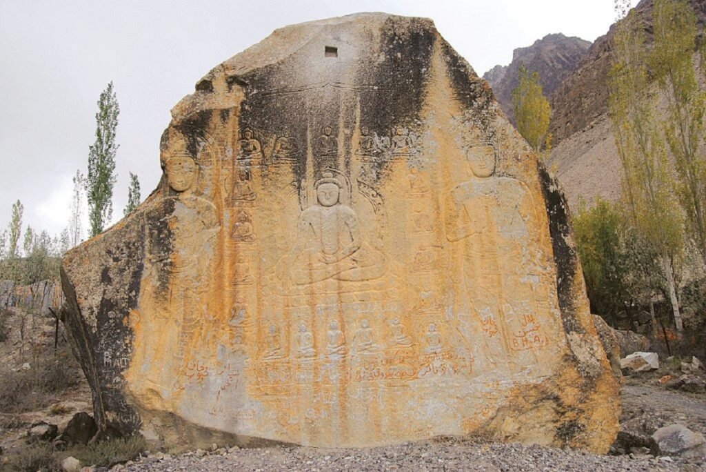 In Skardu, Siddhartha sings on