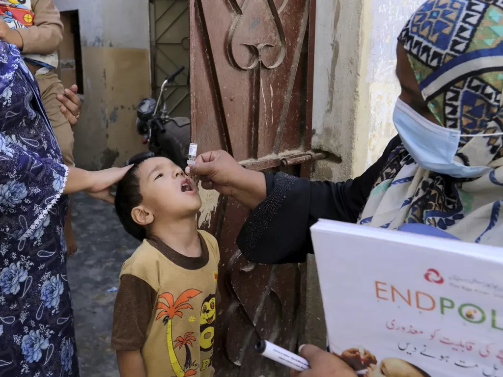 Pakistani police say polio team attacked, policeman killed; Kill polio not the workers.