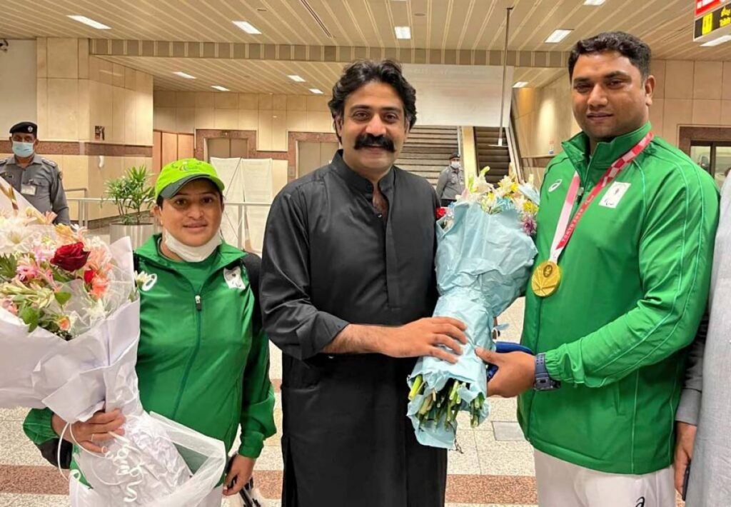 Paralympic gold medallist Haider Ali receives rousing welcome on return from Tokyo