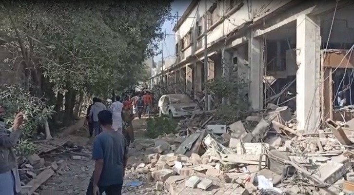 at least 14 killed, many injured in blast in a bank branch in karachi