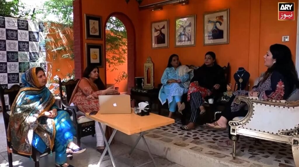 A Facebook group “Womenza” educates women to become e-commerce experts