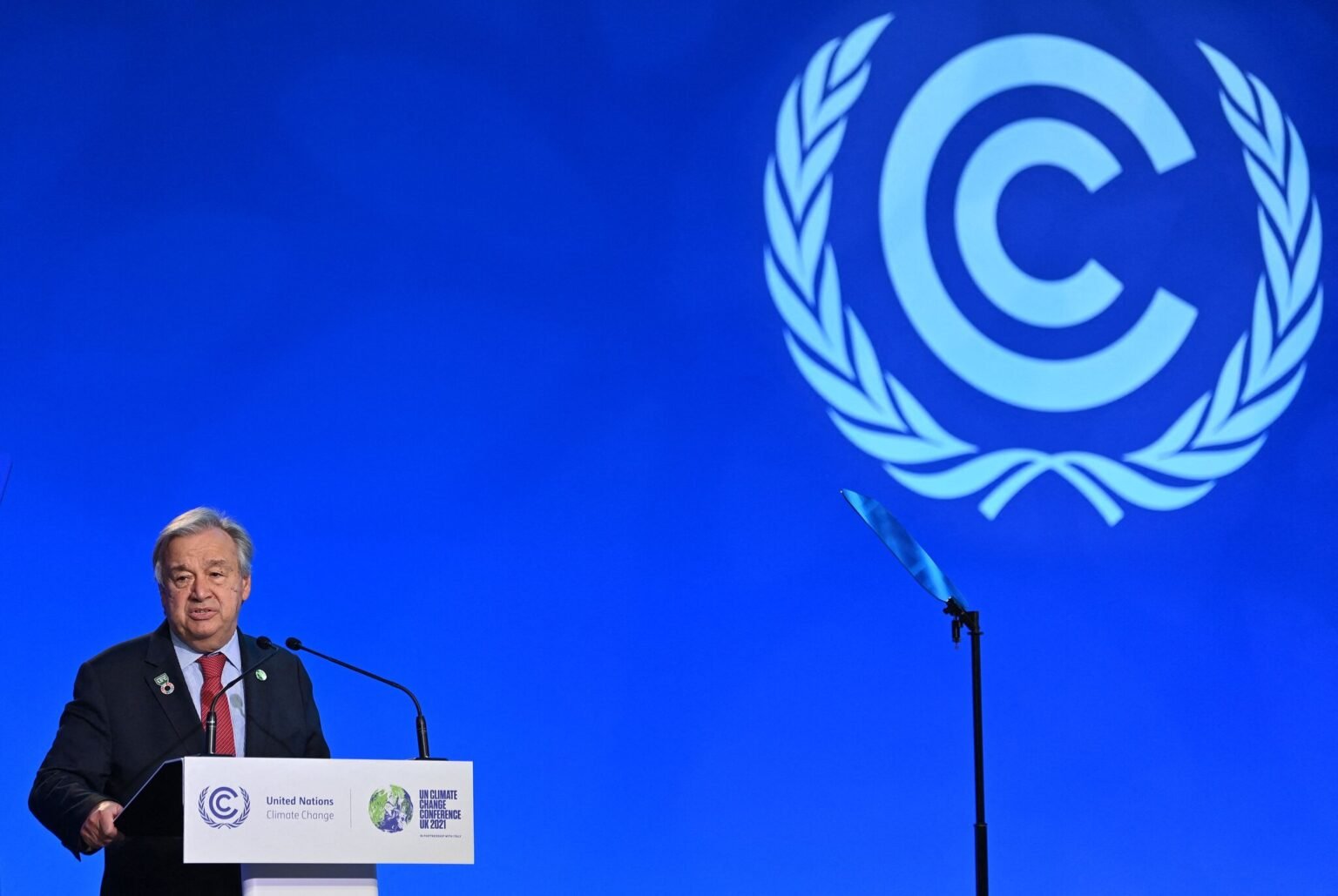 UN summit seeks deal on zero emissions target