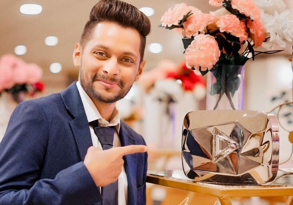 First Pakistani YouTuber gets Diamond Button from YouTube for achieving