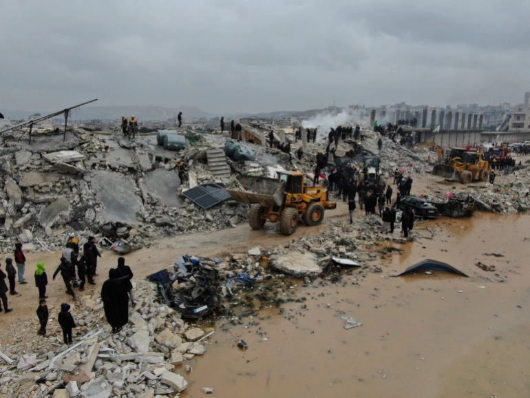 Heavy rain hampers earthquake rescuers in Turkiye