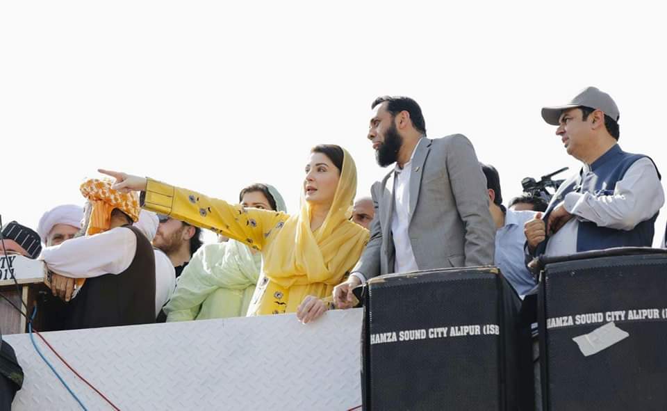 Maryam addressed the protesters and expressed that the PDM has respect for the Constitution and judges, and did not want to hold a sit-in outside the Supreme Court.