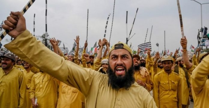 JUI-F Ansarul-Islam ‘Danda Force’ will guard the sit-in in islamabad