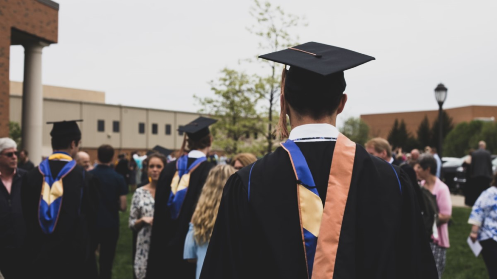 The HEC announced on Twitter that the Development-Related Postgraduate Courses (EPOS) programme allows foreign graduates from developing and newly industrialised nations to pursue a postgraduate or Master's degree at a state or state-recognized German university, regardless of their discipline and with at least two years of professional experience.