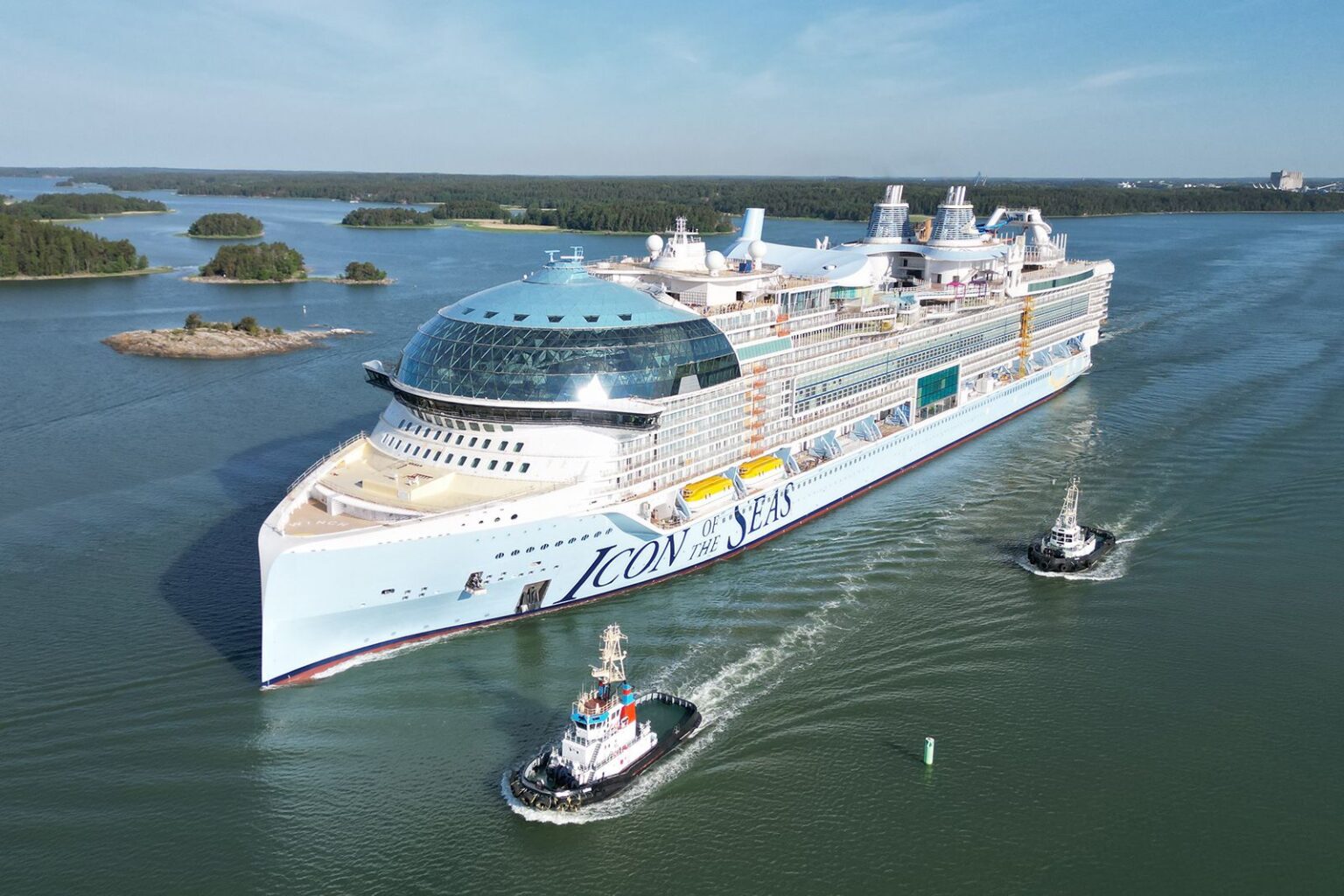 The biggest cruise ship in the world 'Icon of the Seas' starting its