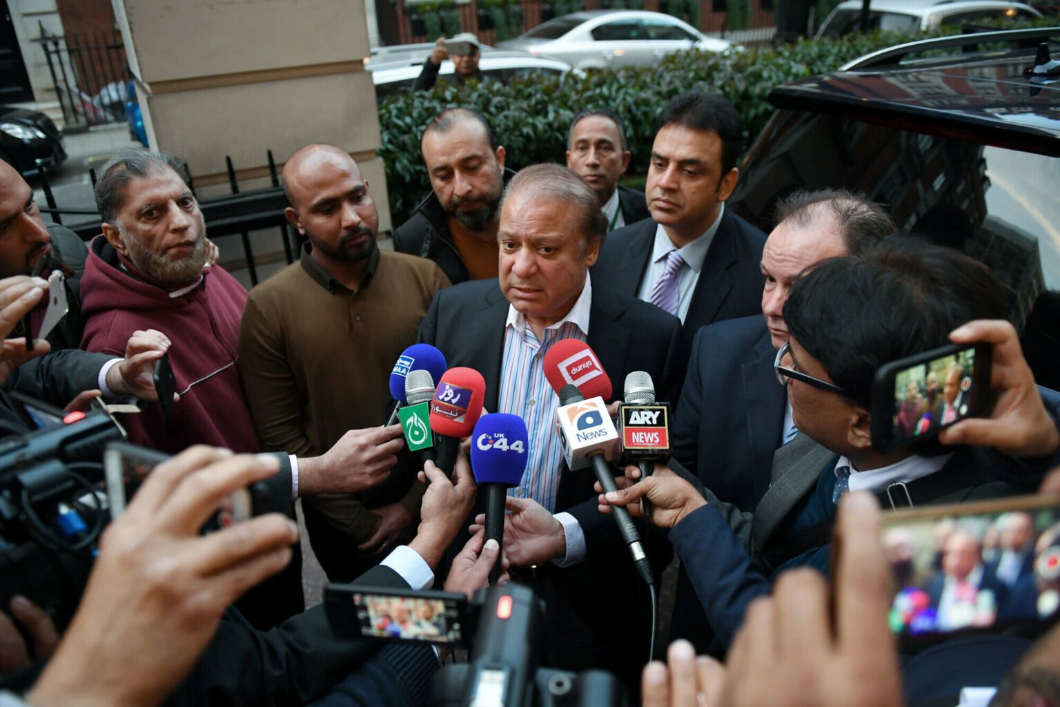 Nawaz Sharif accuses CJP of shielding Imran Khan amid corruption allegations Nawaz Sharif