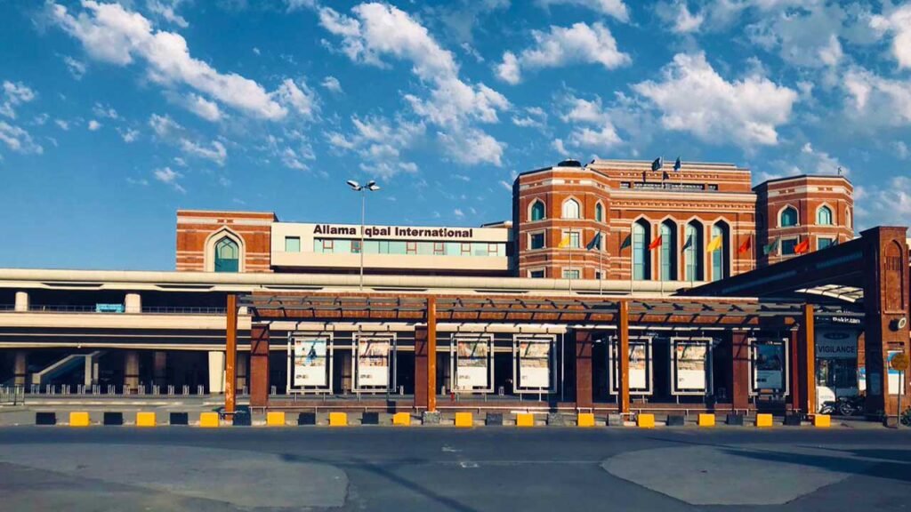 Government Extends Deadline for Bidding on Airport Outsourcing