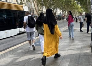 abaya for female bankers