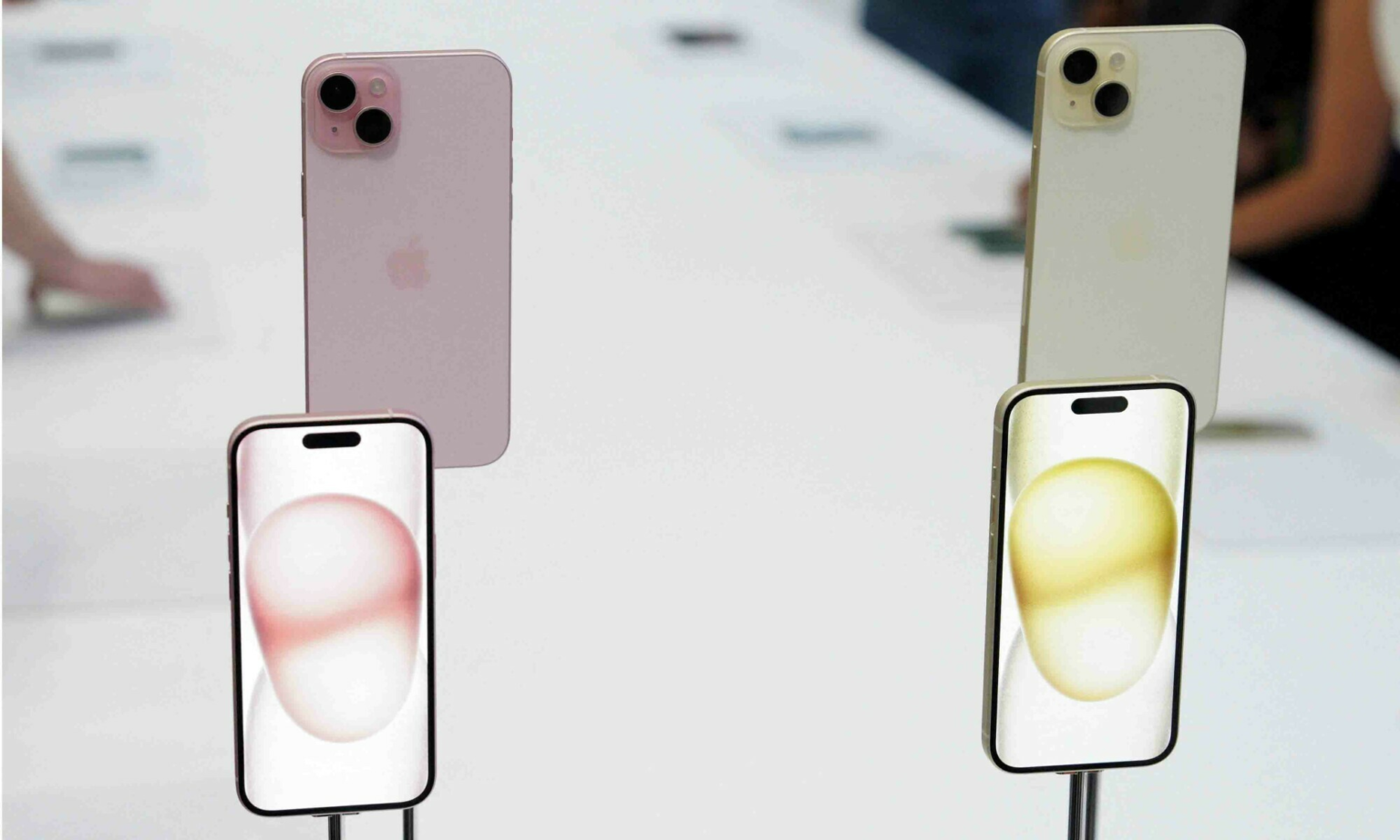 Apple Introduces iPhone 15 Series, Maintains Pricing in a Sluggish Smartphone Market