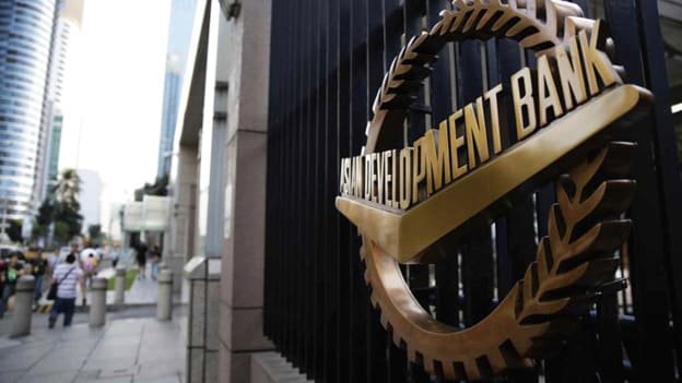 ADB Approves $350 Million Loan to Boost Women’s Financial Inclusion in Pakistan