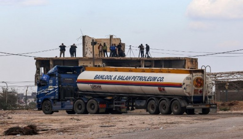 US Pressure on Israel Leads to Fuel Shipment into Gaza, Easing Blackout Amidst Ongoing Conflict