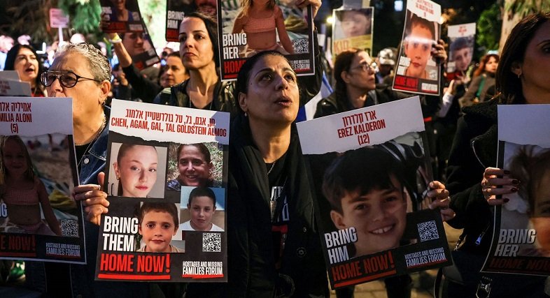 Prime Minister of Qatar is holding a crucial meeting with CIA and Mossad chiefs to discuss hostages issue