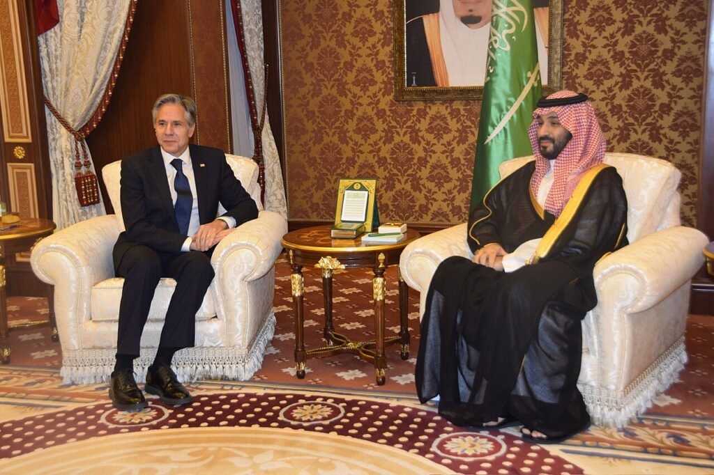 Saudi Crown Prince Holds Talks with Blinken in Riyadh Amid Regional Tensions