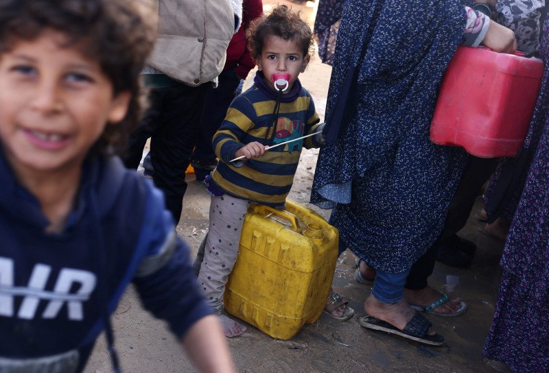 UN Stresses Finding clean water and bread in Gaza is matter of life and death