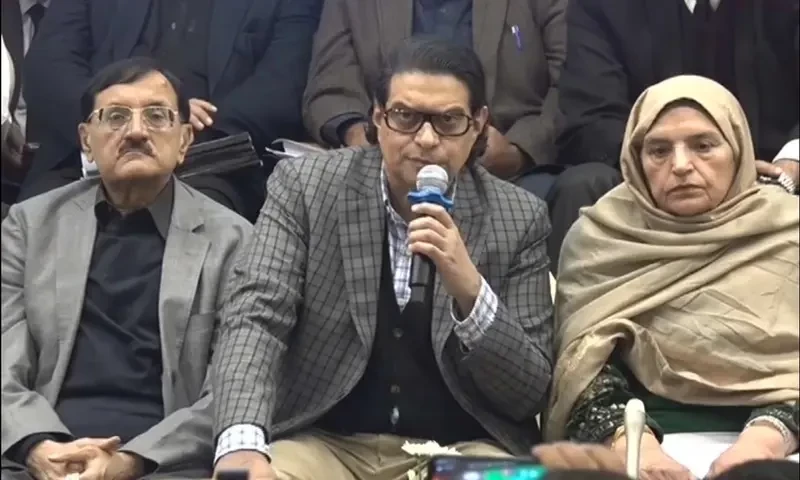 PTI Presents Forms 45 to International Media in Islamabad, Alleging Election Irregularities