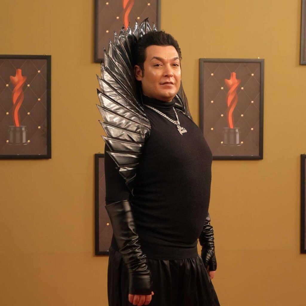 Fawad Chaudhry Criticizes Fashion-Forward Bureaucrat Hazim Bangwar