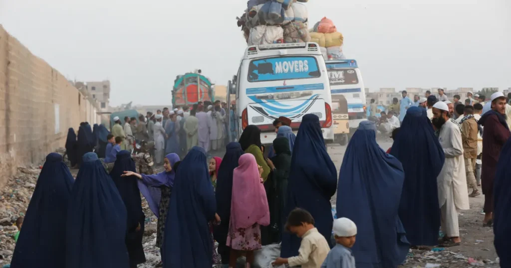Pakistan Sends Back Over 650,000 Illegal Afghan Residents