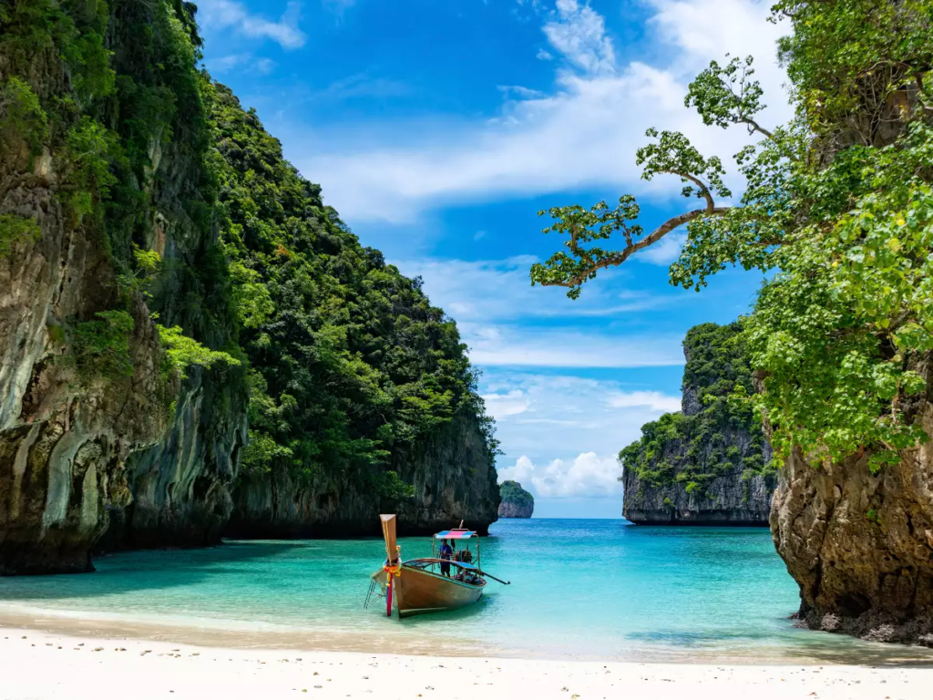 Thailand Expands Visa-Free Access to 93 Nations to Revitalize Tourism Sector