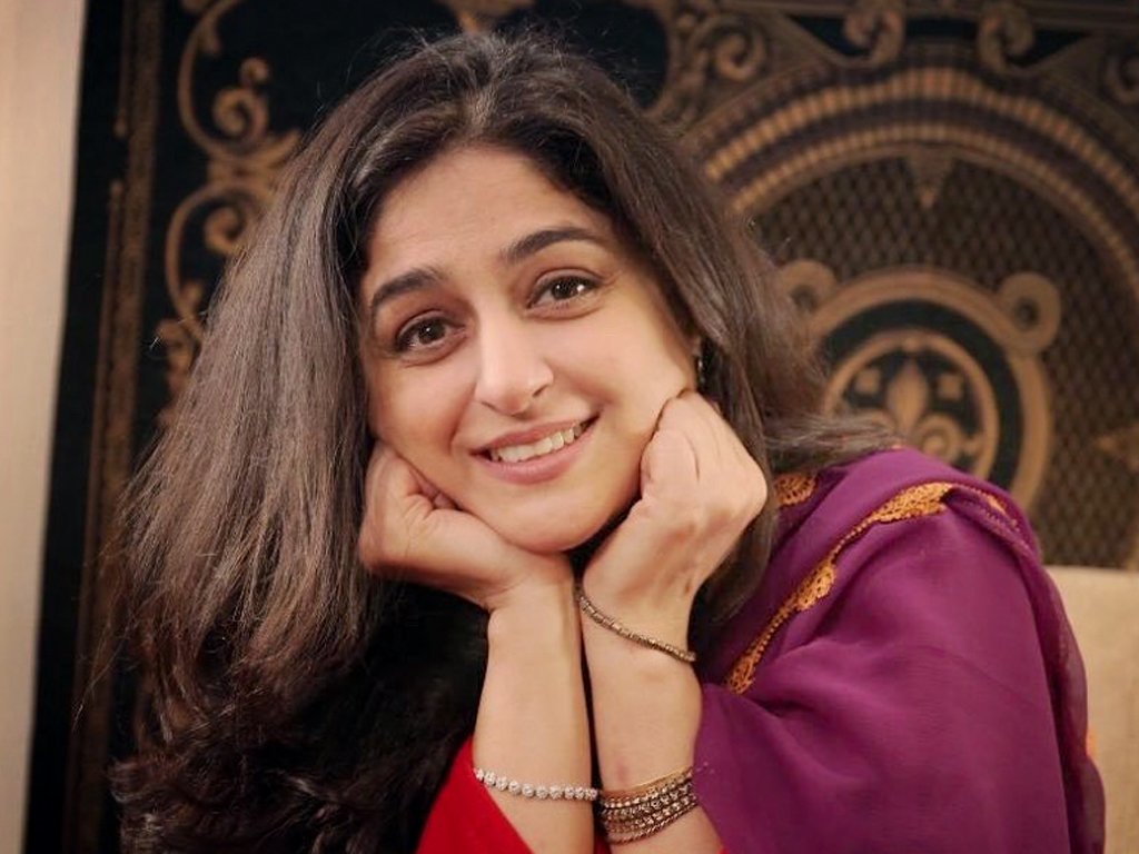 Nadia Jamil Clarifies Viral Video, Says Wives Should Be Equal Partners—Not Substitute Mothers Famous artist, TV Host and social media influencer