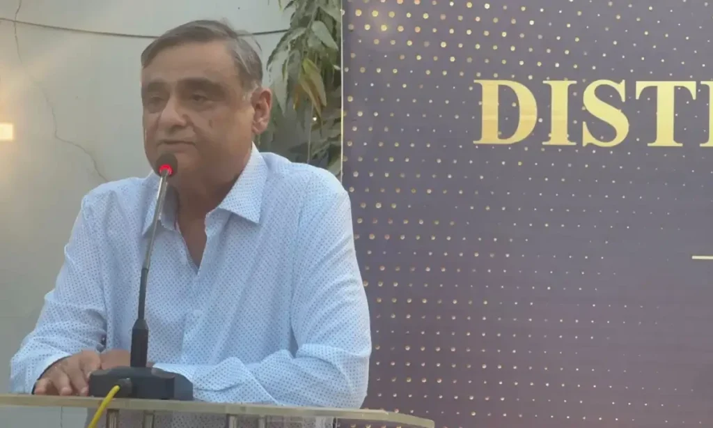 Unidentified men open fire at Dr. Asim Hussain’s wife vehicle in Karachi