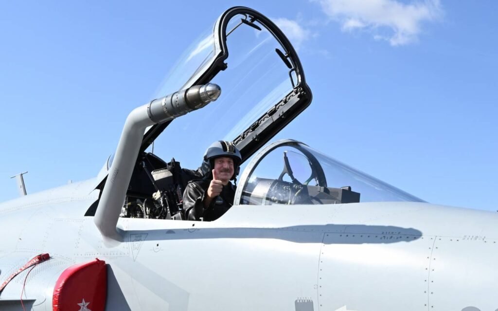Azerbaijan President Observes Captivating Aerial Display of JF-17 Thunder