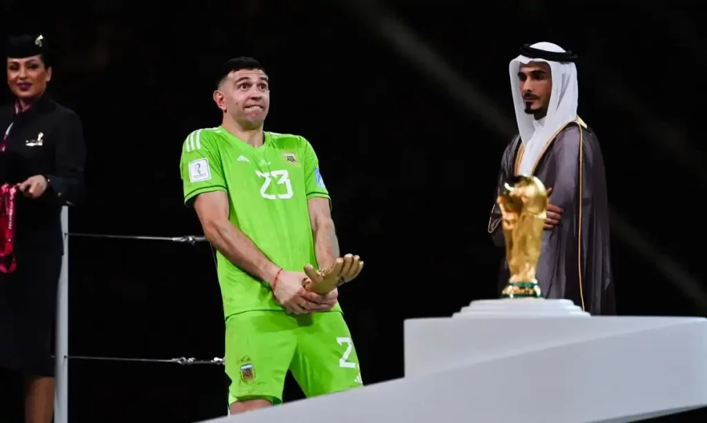 “FIFA Suspends Argentina’s Emiliano Martinez for Two Matches Due to Offensive Behavior”