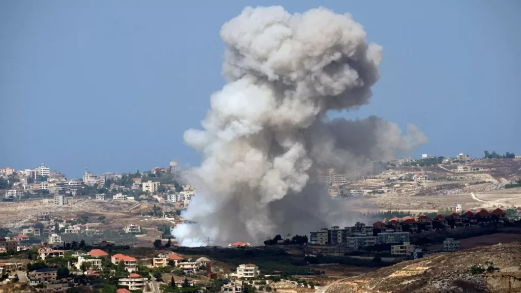 Video shows an Israeli journalist Kushmaro is blowing up a building in Lebanon