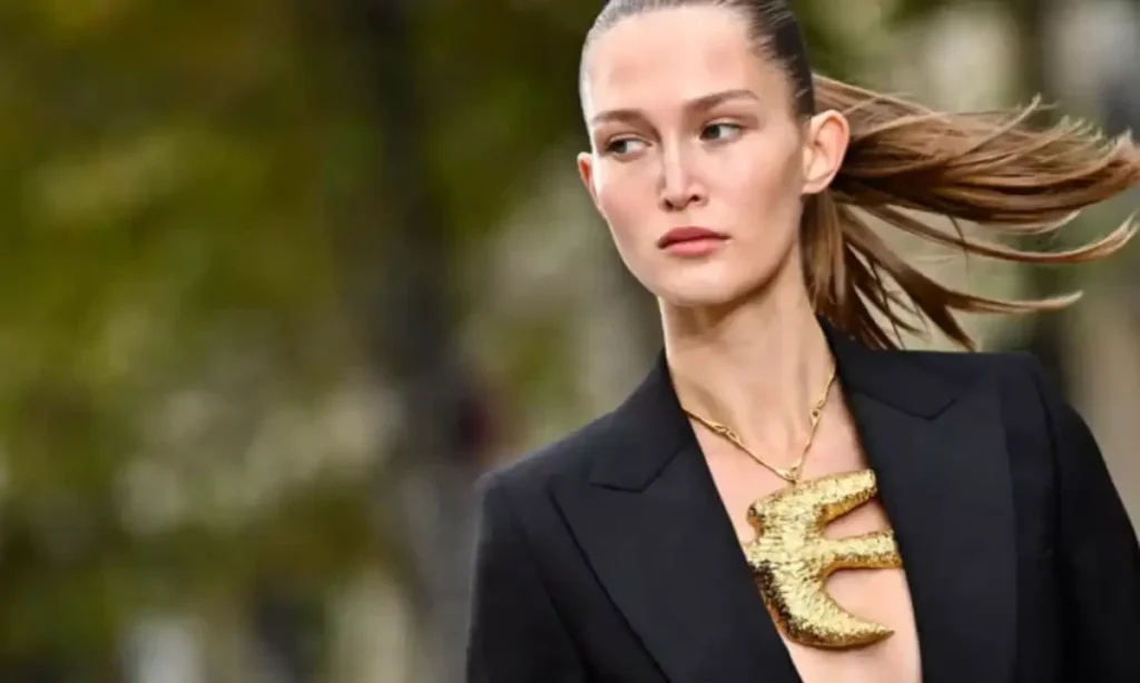 Designer McCartney Claims ‘Billions of Birds’ Killed for Fashion Industry