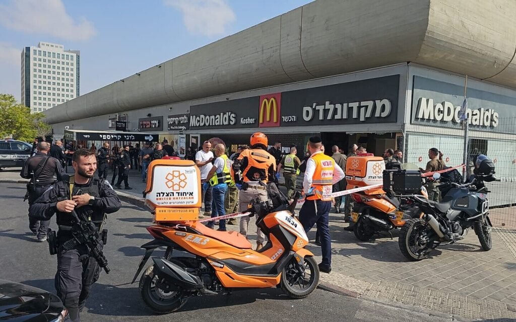 Border Police Officer Killed, 10 Injured in Terror Attack at Beersheba Bus Station