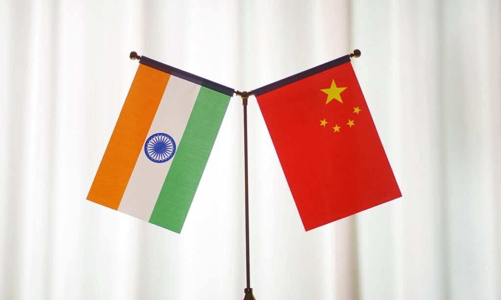 Chinese FM Urges China-India Border Issue Resolution