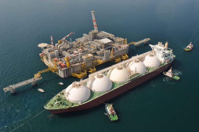 Pakistan Delays LNG Contract with Qatar for One Year, Says Petroleum Minister