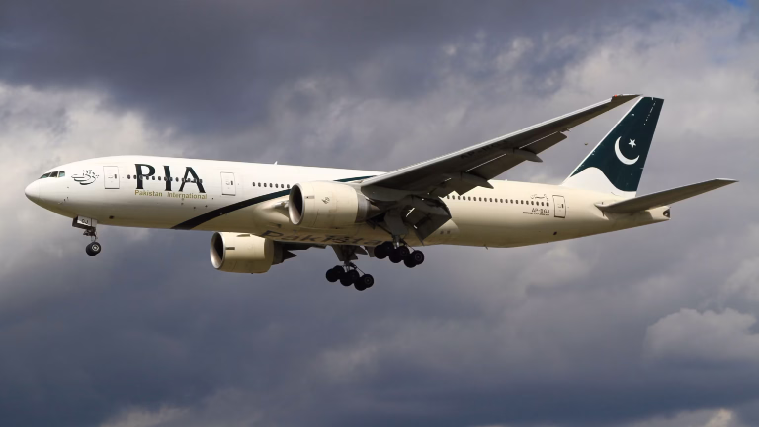 PIA Gwadar-Bound Flight Returns to Karachi After Engine Fault