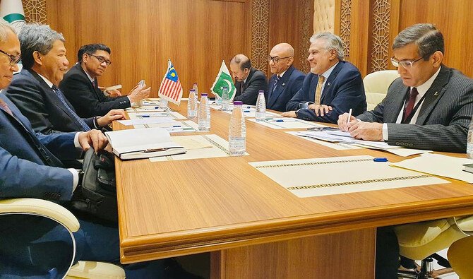 Pakistan’s Foreign Minister Talks Gaza Humanitarian Crisis with Malaysian Counterpart