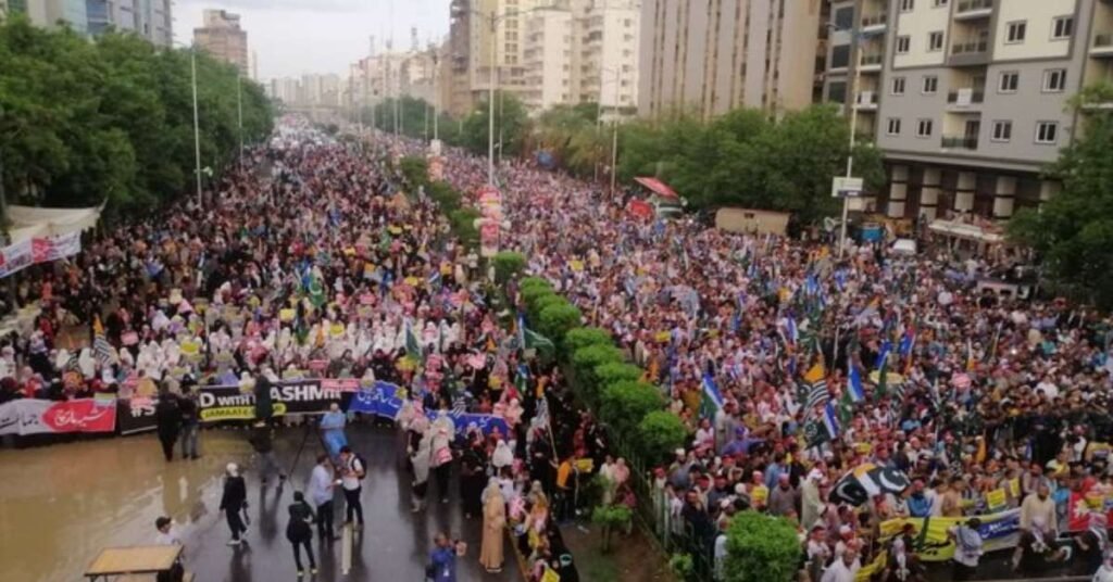 JI Protests Against Rising Traffic Fatalities in Karachi