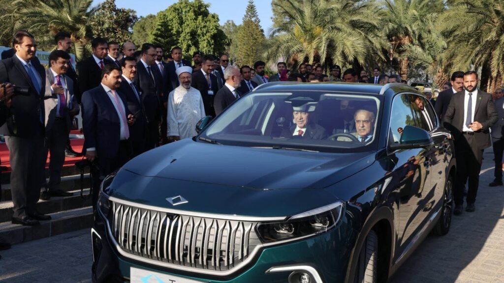 President Zardari and Prime Minister Shehbaz Sharif Donate Gift Vehicles to Toshakhana
