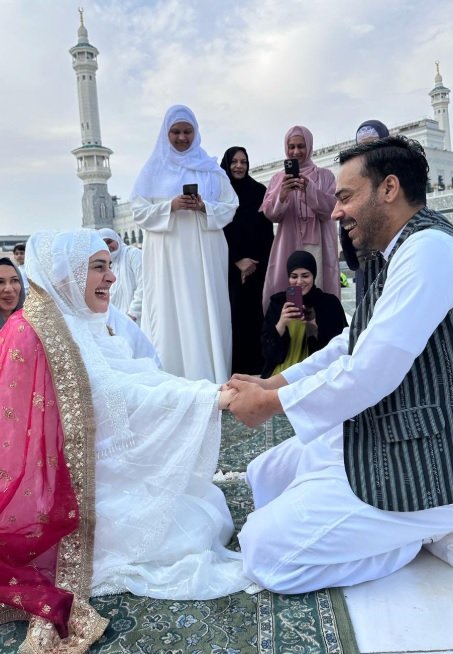 Actors Kubra Khan and Gohar Rasheed share glimpses of their nikah in Makkah