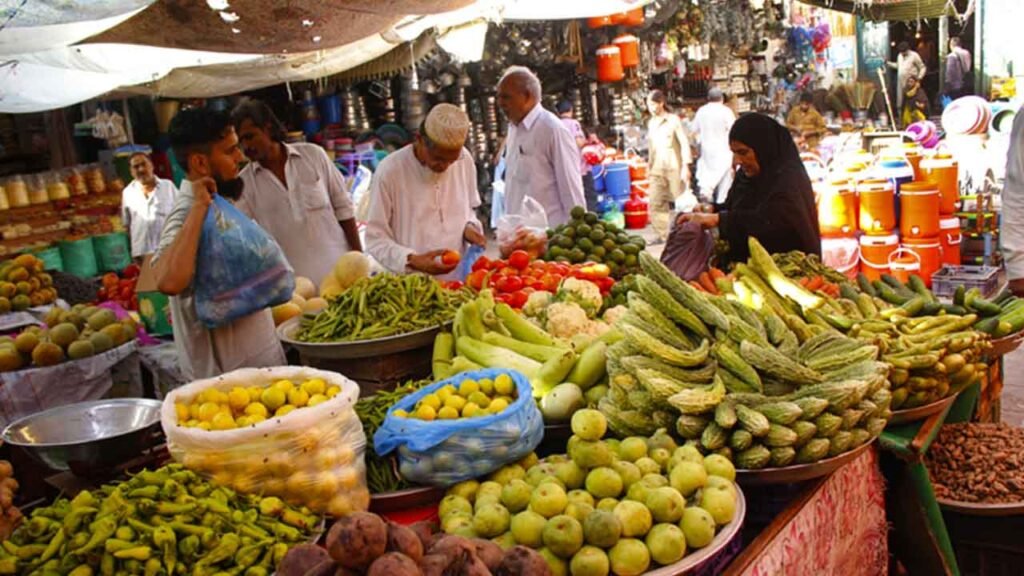 Weekly Inflation Declines as Food and Fuel Prices Drop