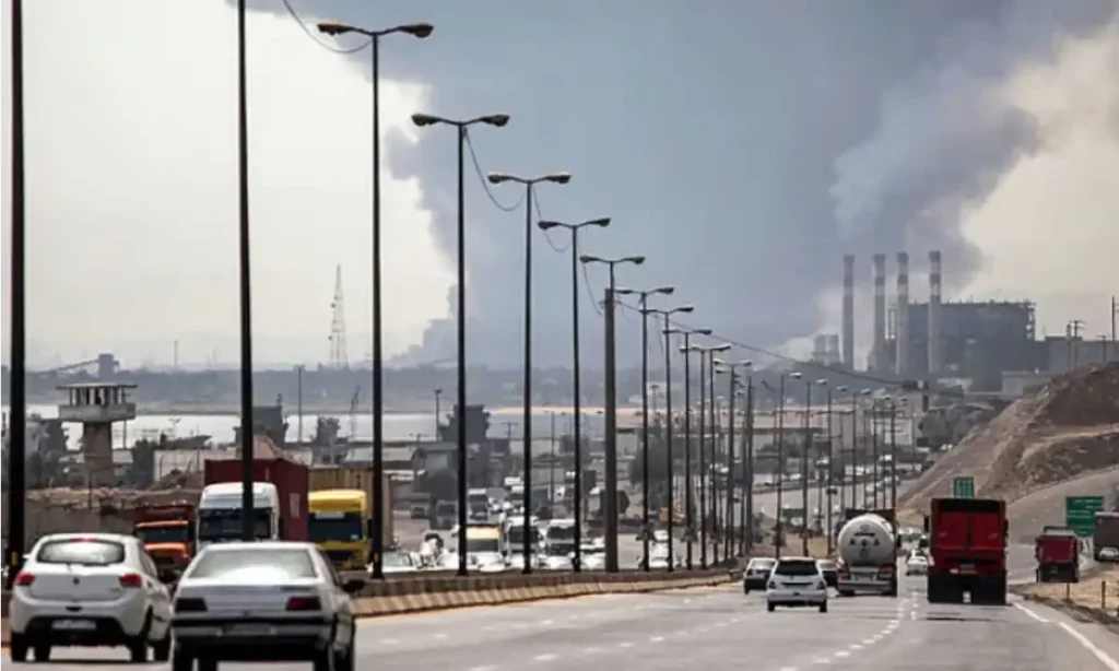 Deadly Explosion Rocks Iran’s Largest Port: At Least 25 Killed, Over 800 Injured at Shahid Rajaee