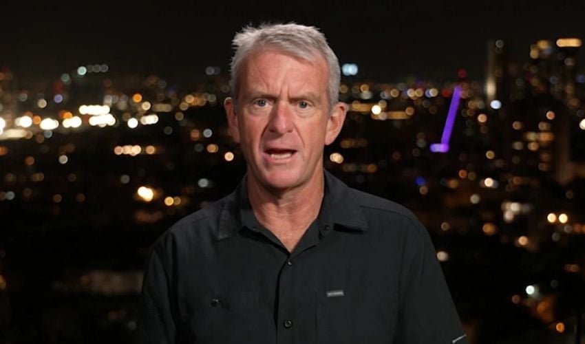 Pakistan’s Missile Strikes Prompt India to Seek Negotiations, Says US Journalist