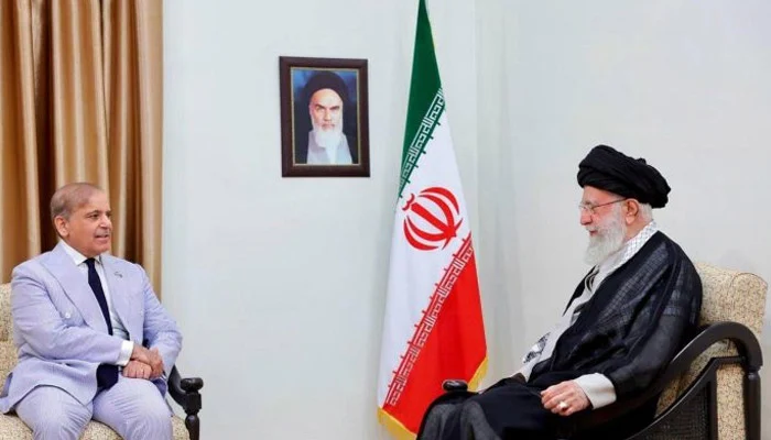 PM Shehbaz Offers Dialogue with India, Reaffirms Pakistan’s Commitment to Regional Peace During Tehran Visit