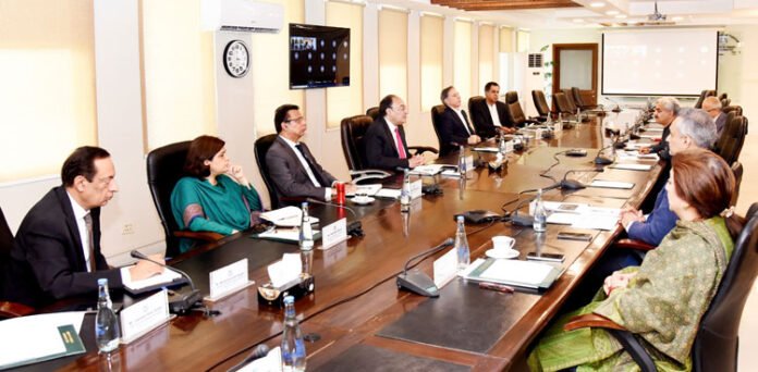 Pakistan Seeks $1 Billion Loan from UAE Banks to Meet IMF Reserve Target by June 30