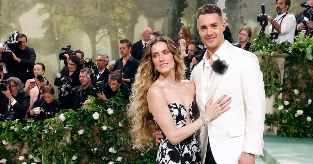 Allison Williams, Alexander Dreymon Wed in Private Ceremony